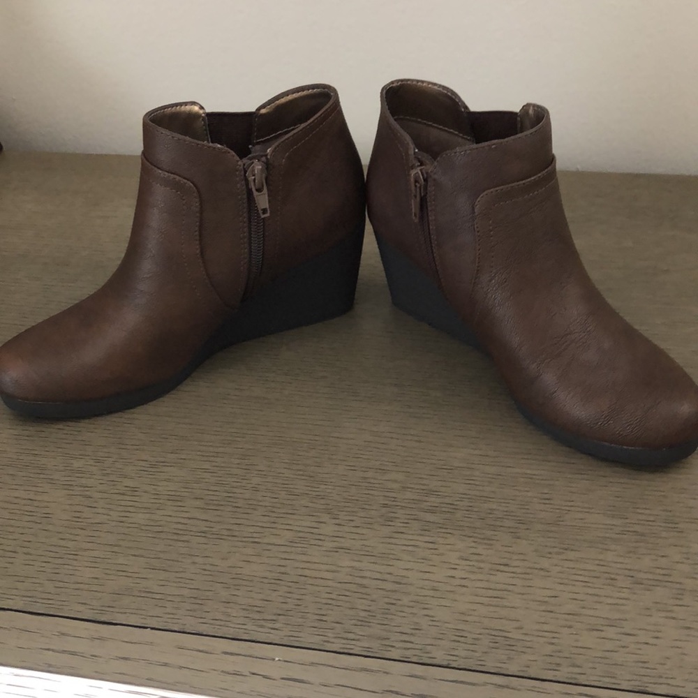 Boots - Picture 2 of 4